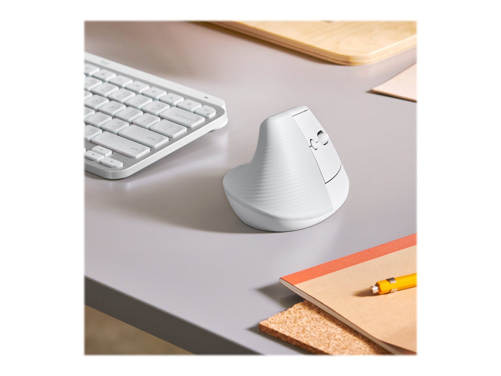 Logitech Lift Vertical Ergonomic Mouse - Ratón vertical - ergonómico - 6 botones - inalámbrico - 2.4 GHz, Bluetooth - receptor de USB Logitech Logi Bolt - blanco hueso-2