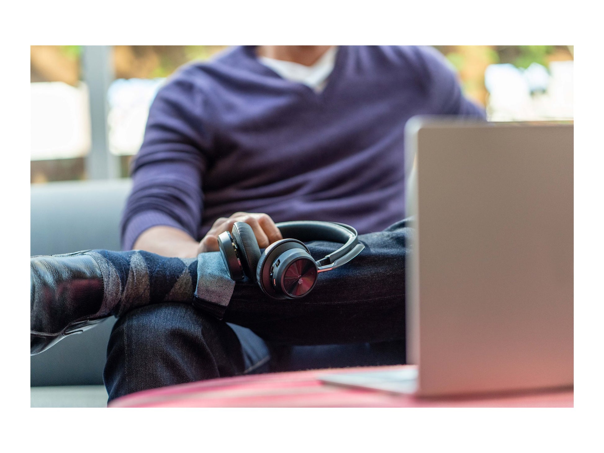 Poly Voyager Focus 2-M - Auricular - en oreja - Bluetooth - inalámbrico, cableado - cancelación de sonido activo - USB-A a través de adaptador Bluetooth - negro - Certificado para Equipos de Microsoft-12