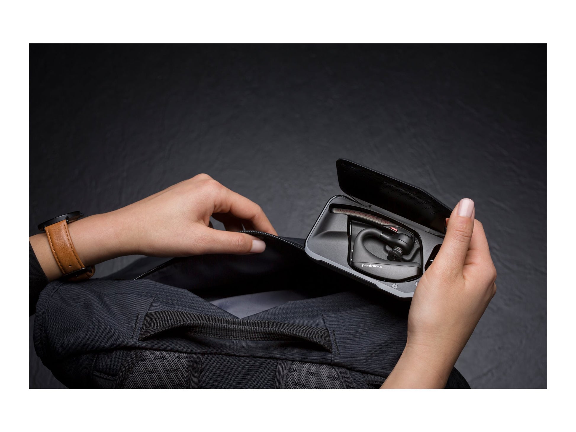 Poly Voyager 5200 - Voyager 5200 series - auricular - en oreja - montaje encima de la oreja - Bluetooth - inalámbrico - USB-A a través de adaptador Bluetooth - negro - Certificado para Equipos de Microsoft-6