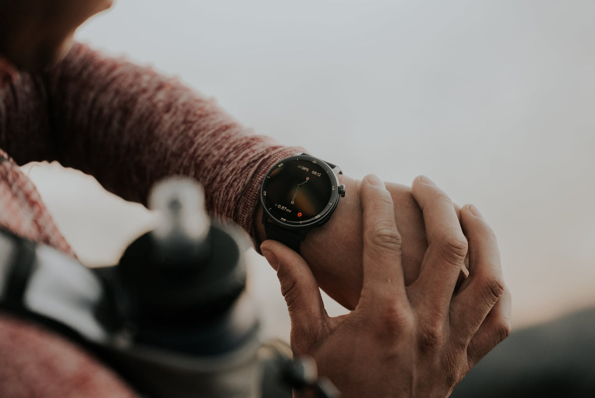 RELOJ T8 NEGRO + PULSERA SILICÓN ROJO LADRILLO-17