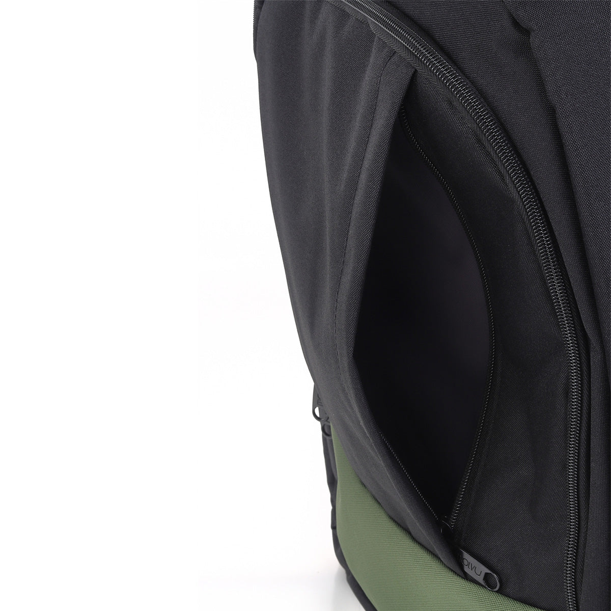 Mochila U2 Negro Verde-13